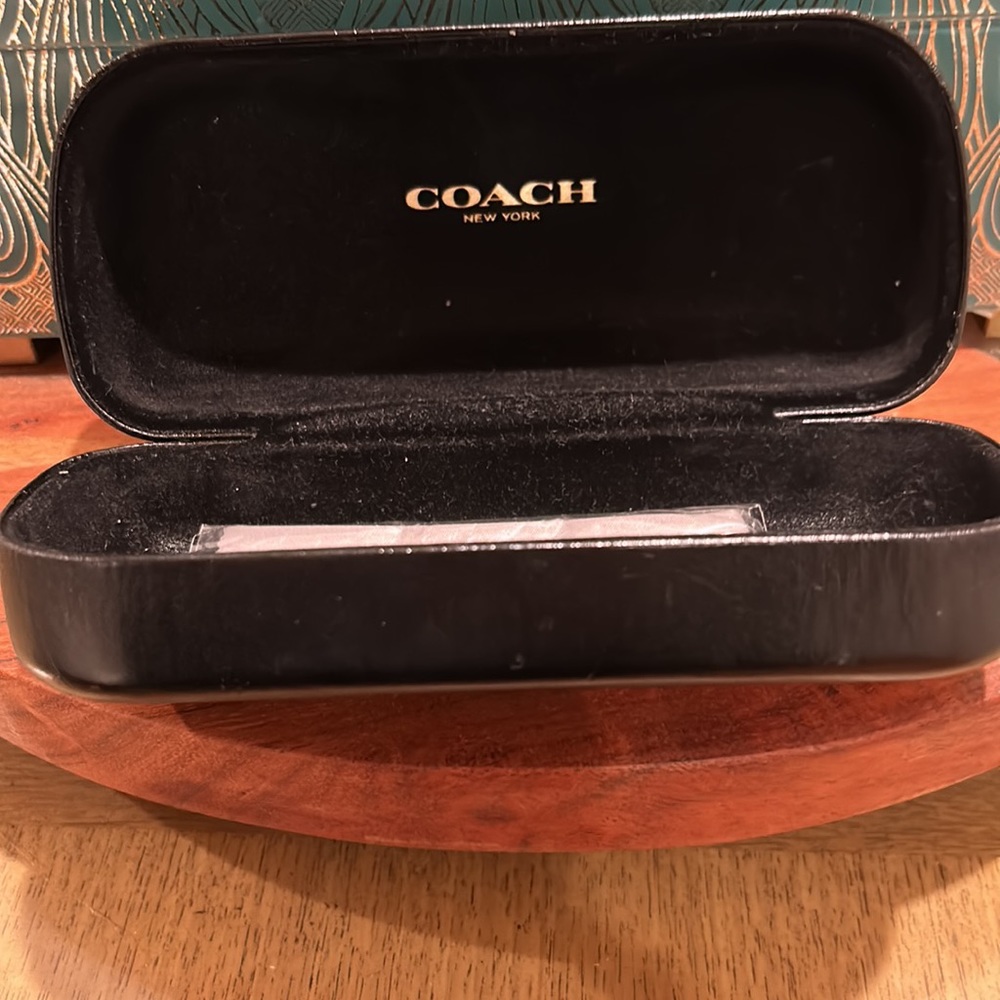 Authentic Coach black tortoise and brown woman’s sunglasses - Picture 3 of 3